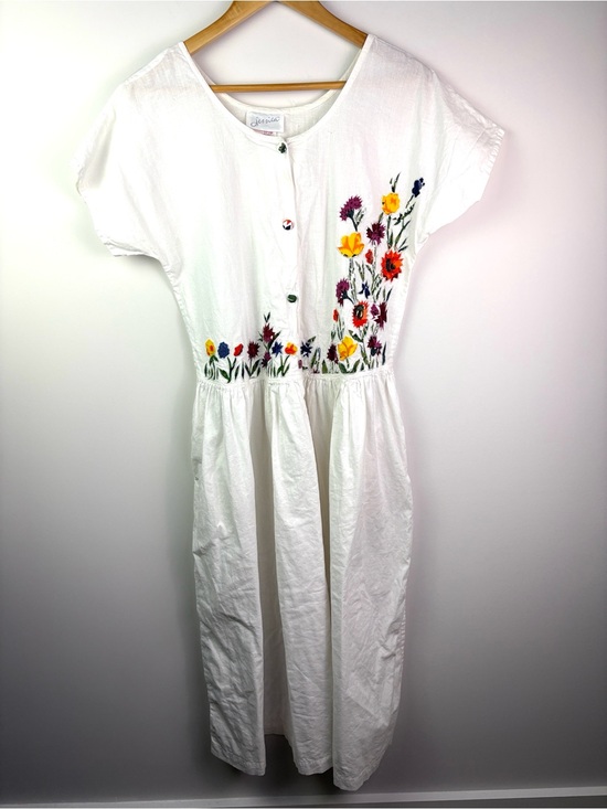 Jessica Dresses & Skirts - Vintage Jessica 100% cotton White Embroidered Floral Button-Front Midi size M/L